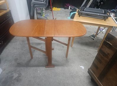 Drop leaf table