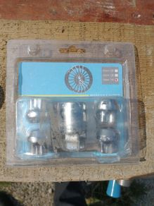 Locking wheel nuts