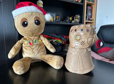 Marvel Xmas Groot & Marvel Toy Bundle