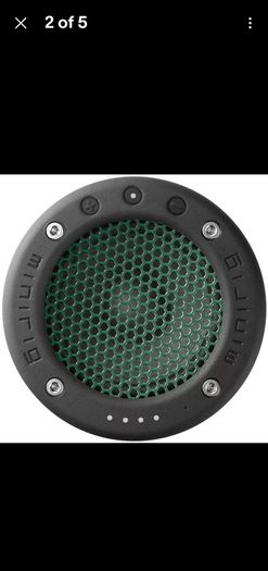 2 Minirig 4 Bluetooth speakers