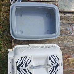 Cat/pet  carriers