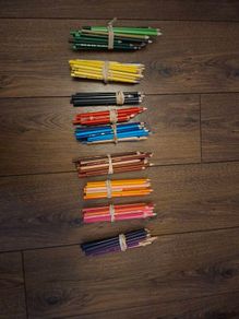 Bundles of colouring pencils