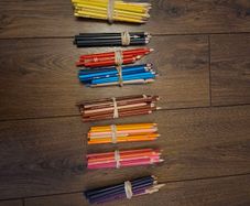 Bundles of colouring pencils