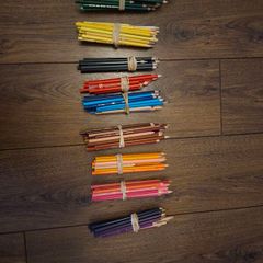 Bundles of colouring pencils