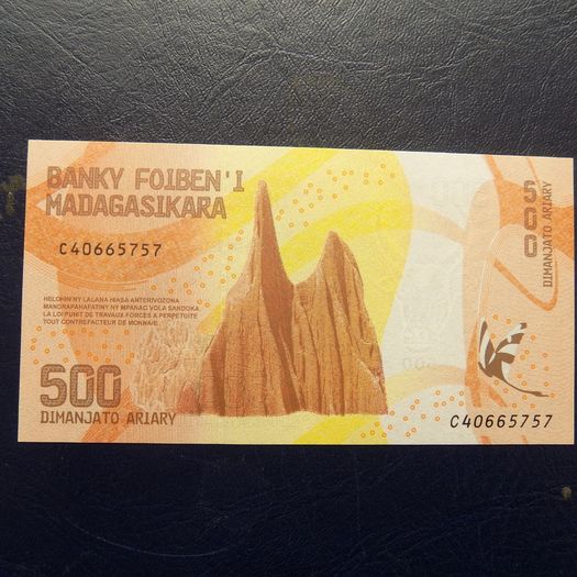 Madagascar 2017.500 Ariary.Uncirculated Banknote.