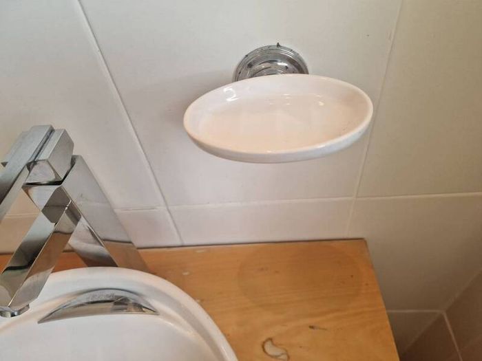 bathroom sink unit, accessories, mirror with lights