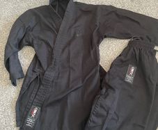 Kids black karate suit age 6-7