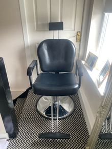 Reclining Barber/Brow chair