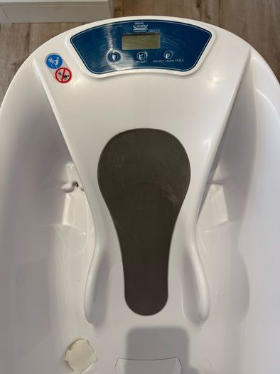 Aqua scale baby bath tub