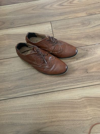 Boys brown shoes