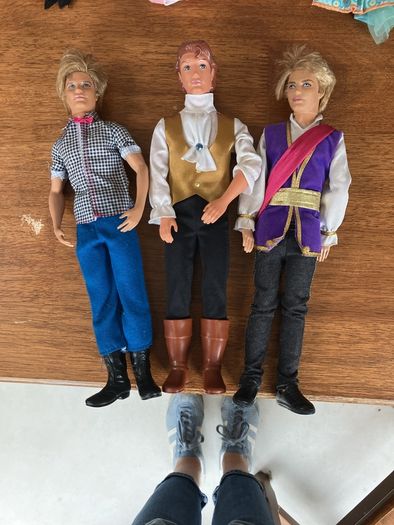 Barbies bundle, including horse