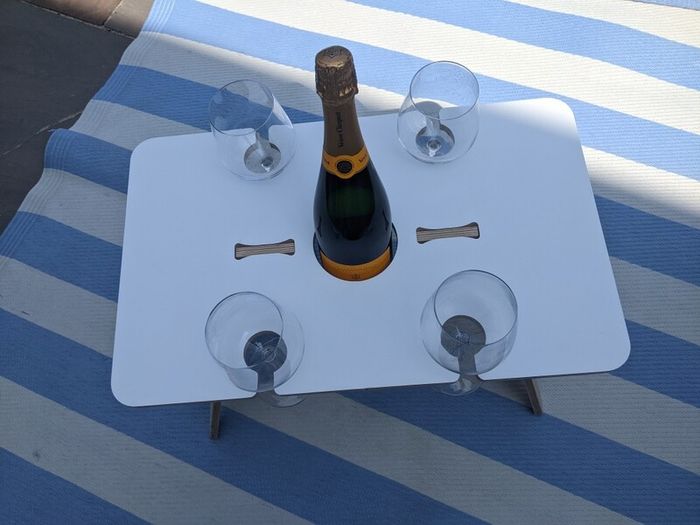 Wine picnic table & wine glasses