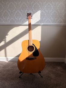 Yamaha Guitar & Stand