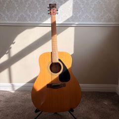 Yamaha Guitar & Stand