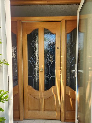 Front door & surround - Free to remove