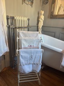 Free standing metal towel/blanket rail.