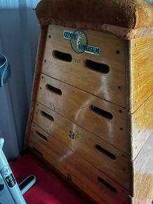 Pommel horse gymnastics & vaulting box