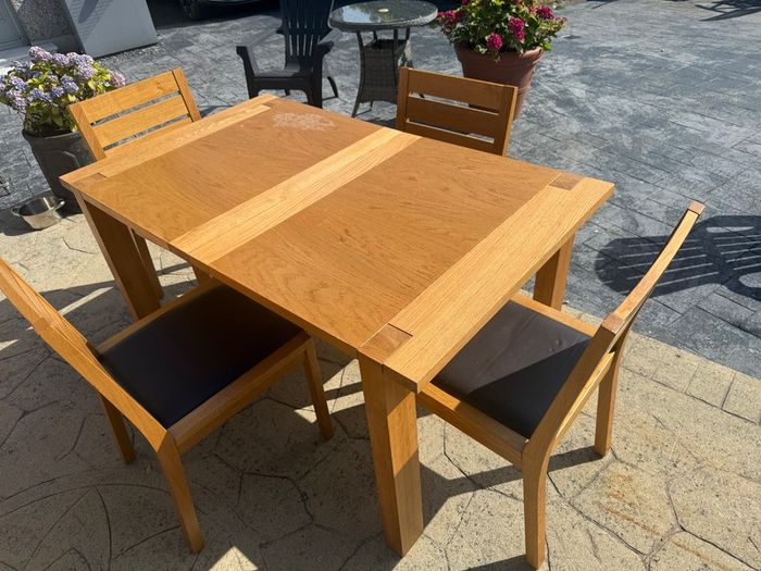 Extendable Kitchen Table and 6 Chairs