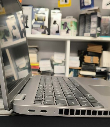 Dell Latitude 5540 - 15.6" - i5-1335 (13th Gen) | 16GB RAM | 512GB SSD | Windows 11 Pro | Intel UHD Graphics