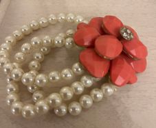 Pearl bracelet with rose