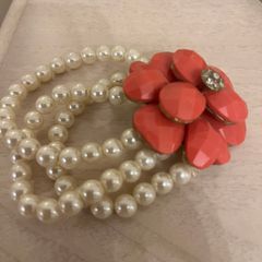Pearl bracelet with rose