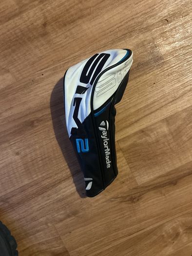 Sim 2 max driver head cover