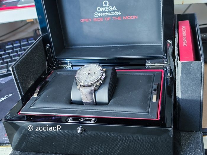 Omega Speedmaster Dark Side of the Moon 311.93.44.51.99.002