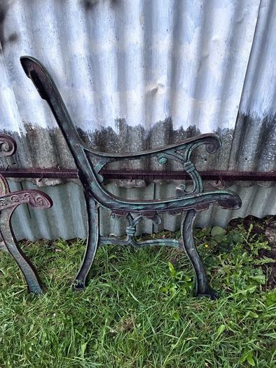 3 single bench ends