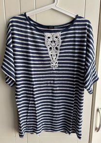 Linen top with embossing, size M