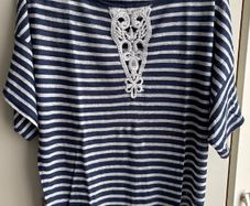 Linen top with embossing, size M