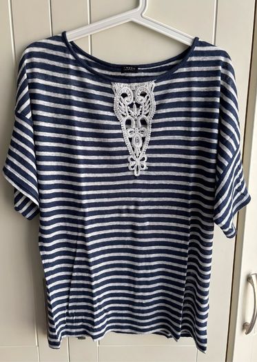 Linen top with embossing, size M