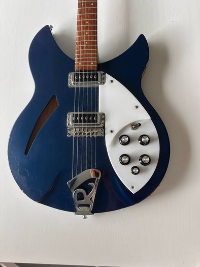 Rickenbacker 330