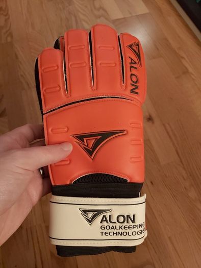 goalkeeper gloves