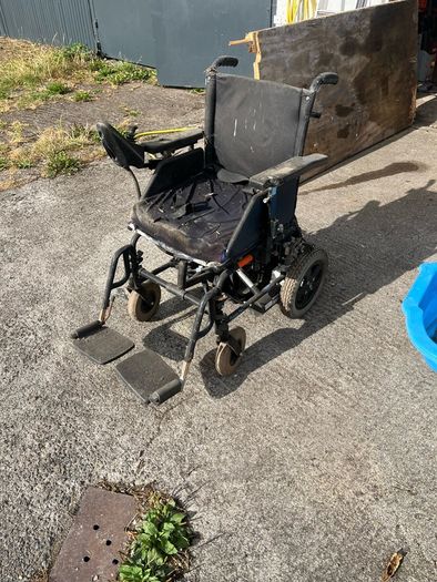 Electric wheelchair
