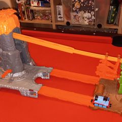 Thomas and friends Trackmaster magnetic volcano drop set and Diesel works set with 11 magnetic trains and carriages
