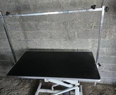 Dog grooming table
