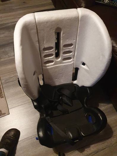 Axkid Move resurfacing carseat