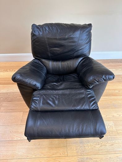 Black Leather Recliner Suite