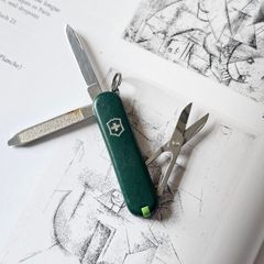 Vintage Victorinox Classic Sd 58mm Swiss Army Knife Keychain tool