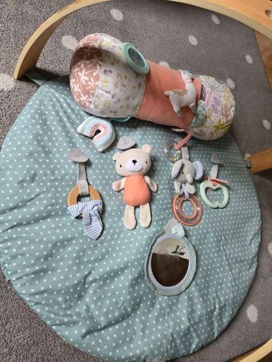 Tummy Time Mat (Ingenuity) + free tummy time piano + Large Tummy Time pillow with toys