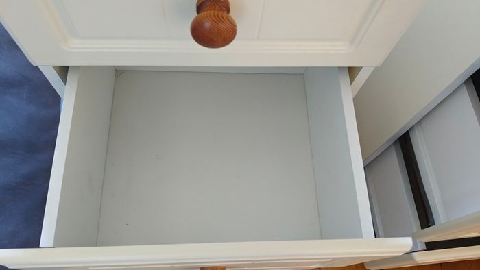 Bedside lockers