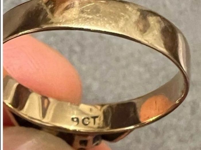 Vintage 9ct Gold Star-Cut Pattern Dress Ring