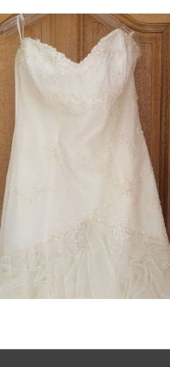 Wedding Dress Size 12 BNWT and Veil