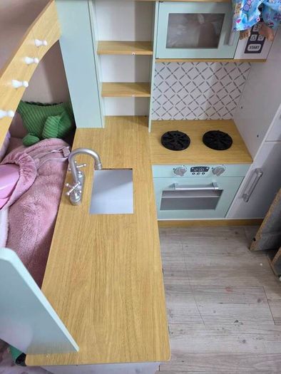 play kitchen