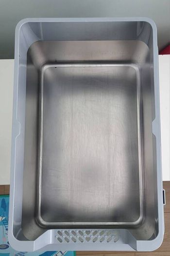 Cat litter tray