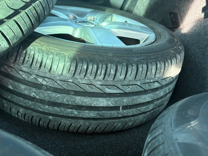 4 genuine good Volkswagen wheels and decent tyres