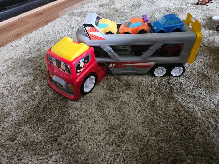 Toy Truck plus 6 cars