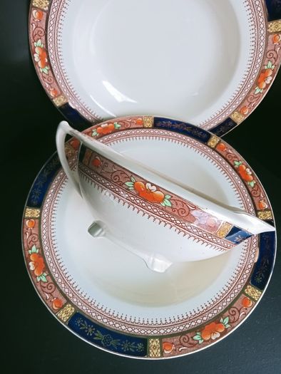 Antique  J.&G.Meakin Sol "Queen Mary" Set