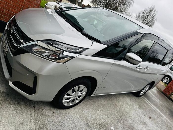 Nissan Serena 2020 Automatic petrol Hybrid 8 Seate