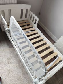Toddler bed (no matress) and guard bed
